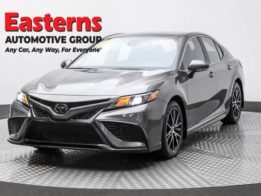 2023 Toyota Camry SE photo 1