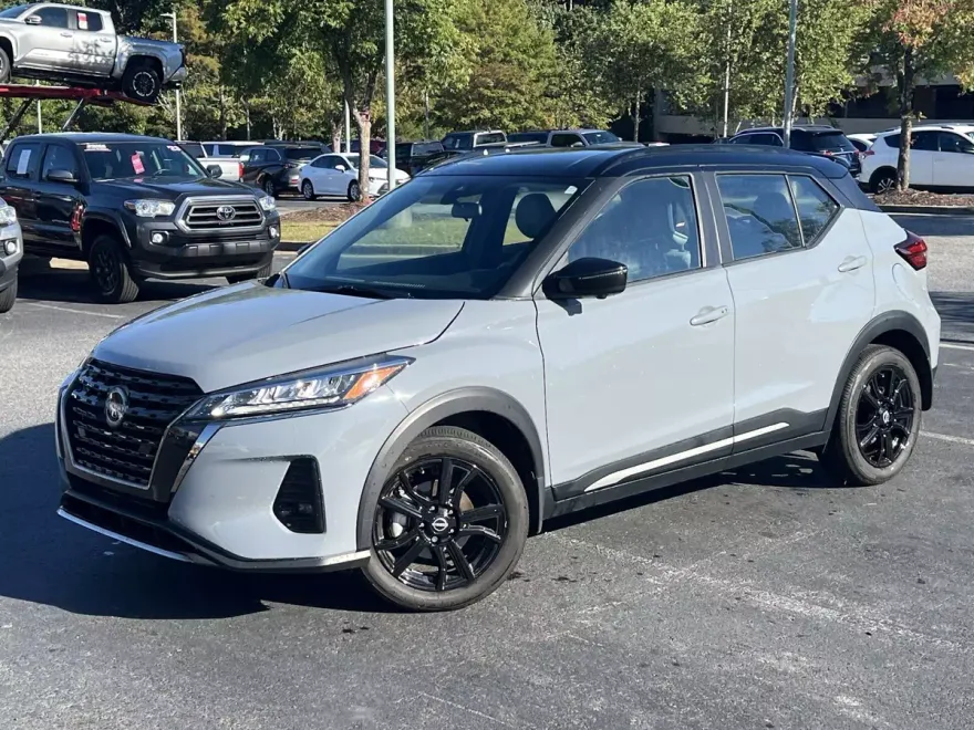 2024 Nissan Kicks SR photo 1