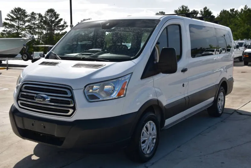 2016 Ford Transit XLT photo 1