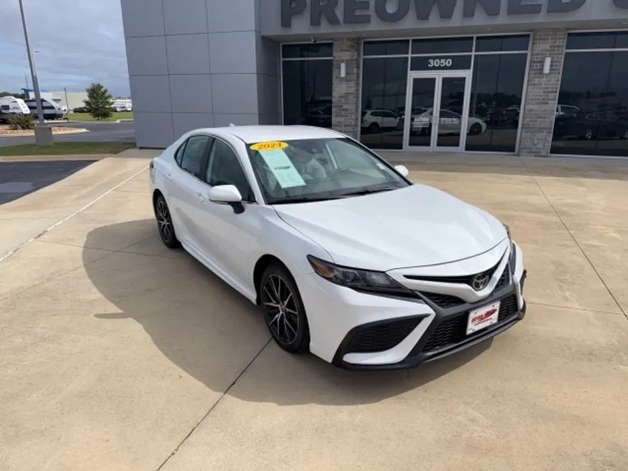 2024 Toyota Camry SE photo 1