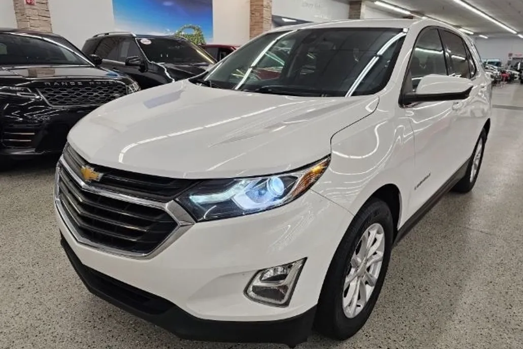 2020 Chevrolet Equinox LT photo 1