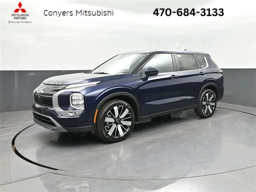 2025 Mitsubishi Outlander SE photo 1