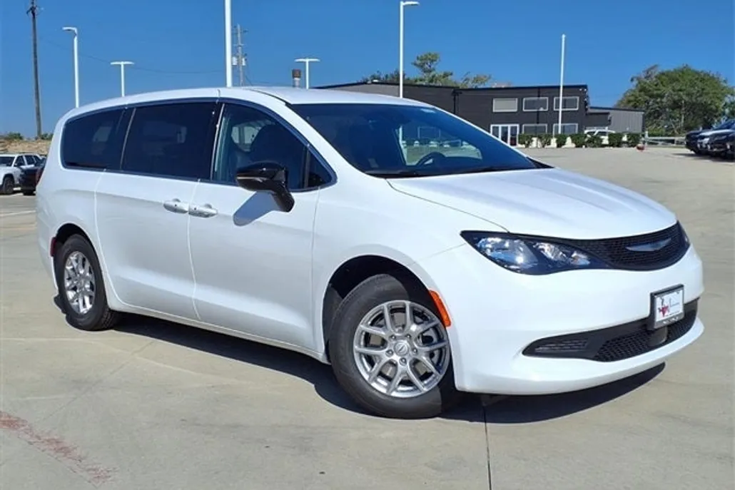 2026 Chrysler Voyager LX photo 1