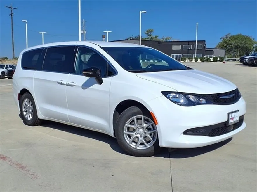 2026 Chrysler Voyager LX photo 1