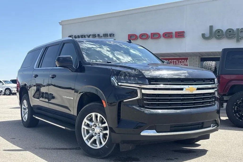 2023 Chevrolet Suburban LT photo 1