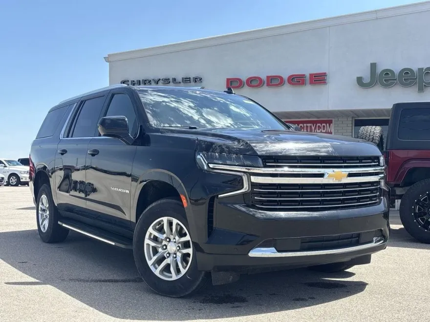 2023 Chevrolet Suburban LT photo 1