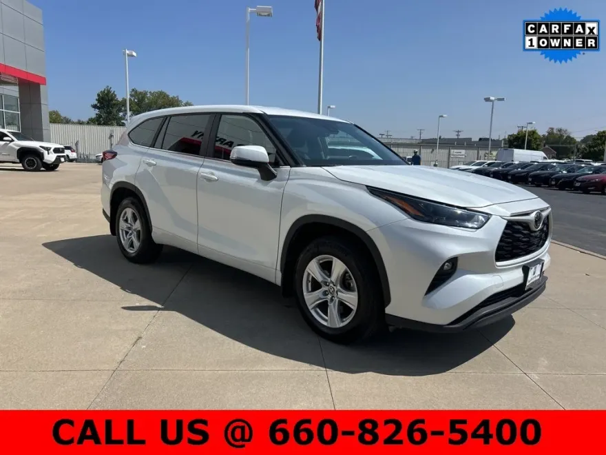 2023 Toyota Highlander LE photo 1