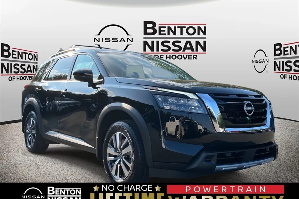 2025 Nissan Pathfinder SL photo 1