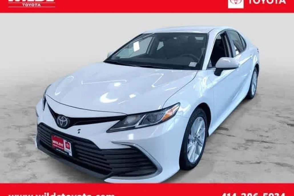 2024 Toyota Camry LE photo 1