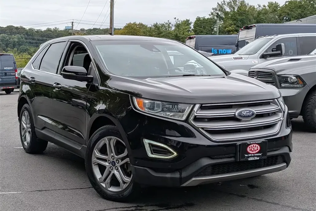 2016 Ford Edge Titanium photo 1