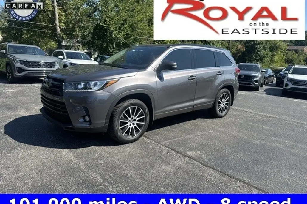 2017 Toyota Highlander SE photo 1