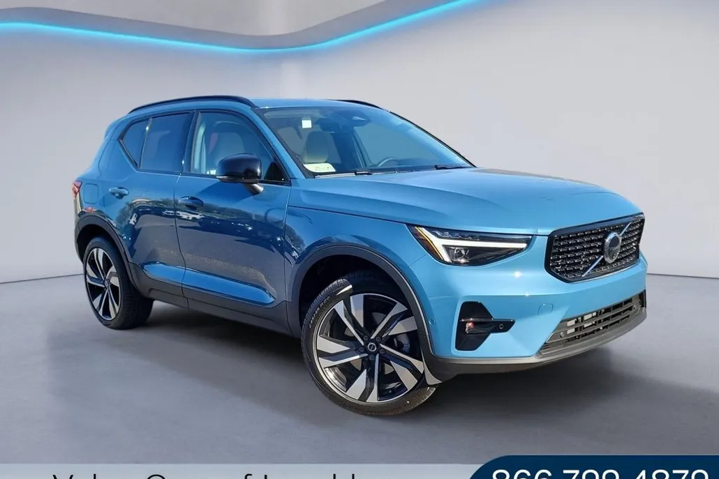 2025 Volvo XC40 Plus photo 1