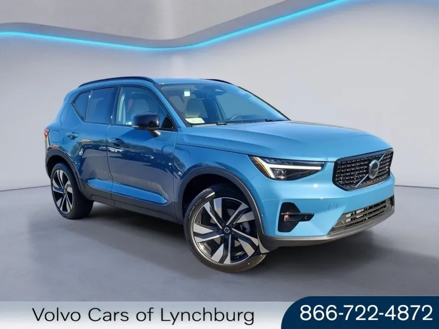 2025 Volvo XC40 Plus photo 1