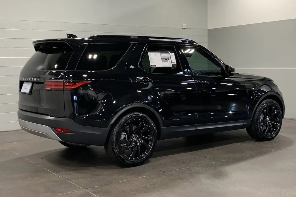 2025 Land Rover Discovery S photo 1