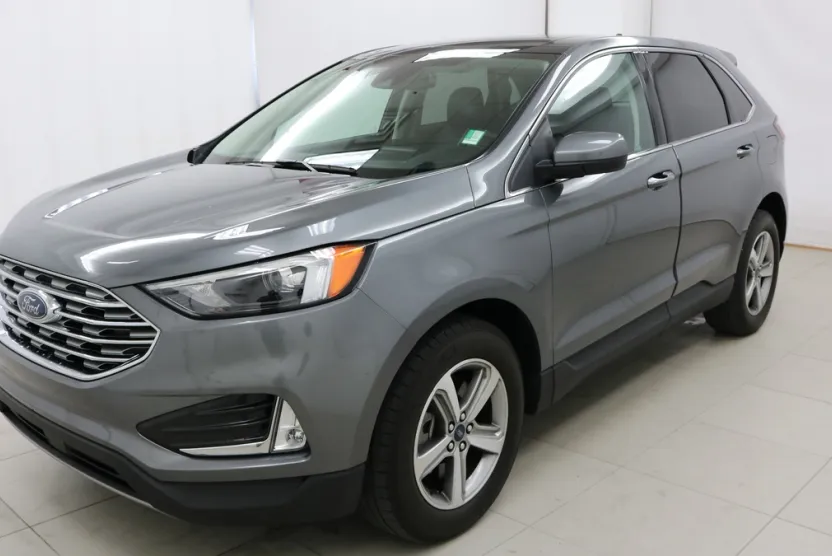2022 Ford Edge SEL photo 1