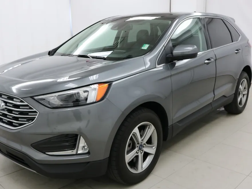 2022 Ford Edge SEL photo 1