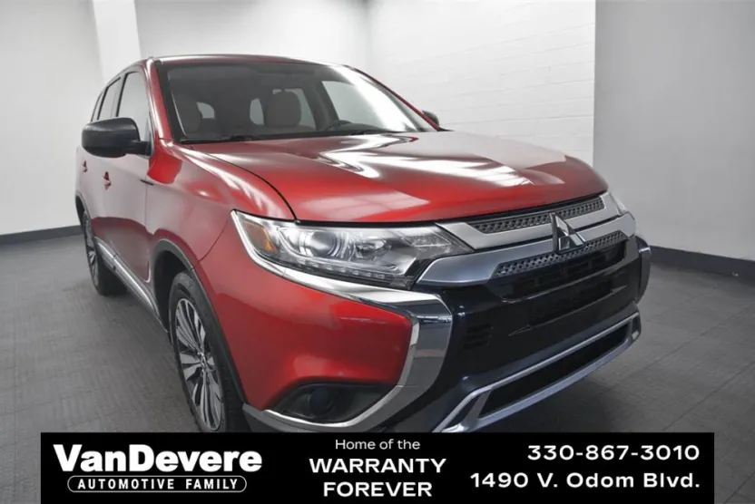 2019 Mitsubishi Outlander ES photo 1
