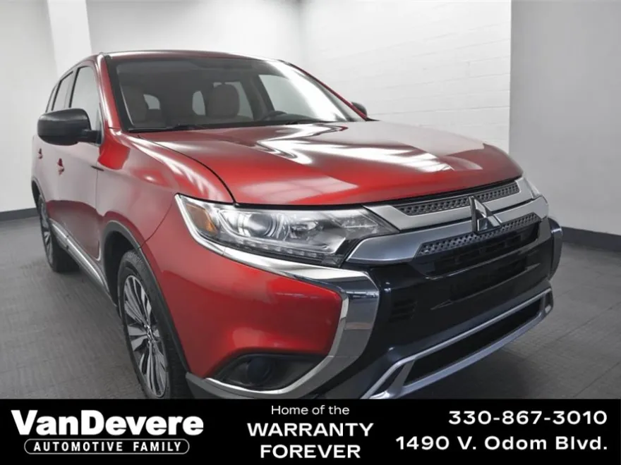 2019 Mitsubishi Outlander ES photo 1