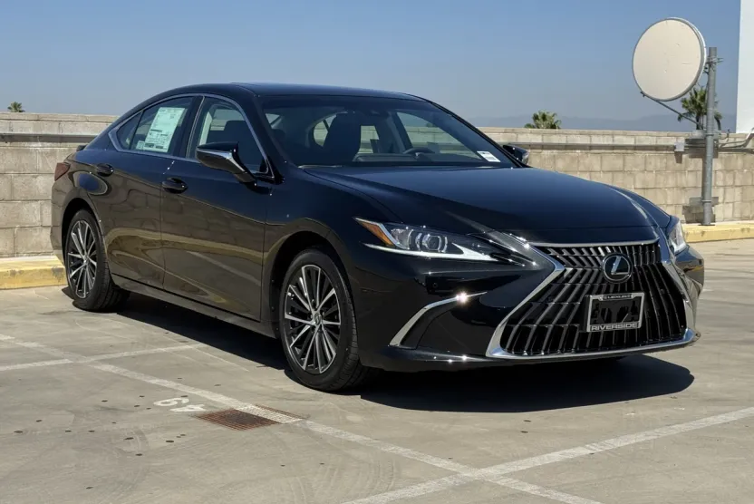 2025 Lexus ES 300h Premium photo 1