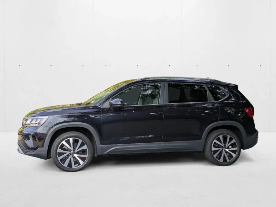 2024 Volkswagen Taos SE photo 1