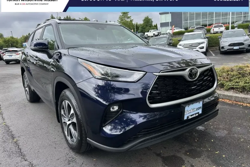 2023 Toyota Highlander XLE photo 1