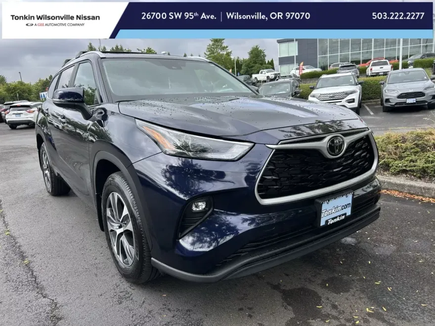 2023 Toyota Highlander XLE photo 1