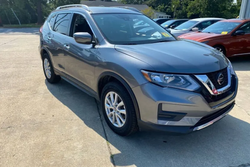 2020 Nissan Rogue SV photo 1