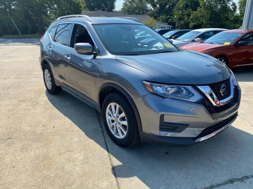 2020 Nissan Rogue SV photo 1