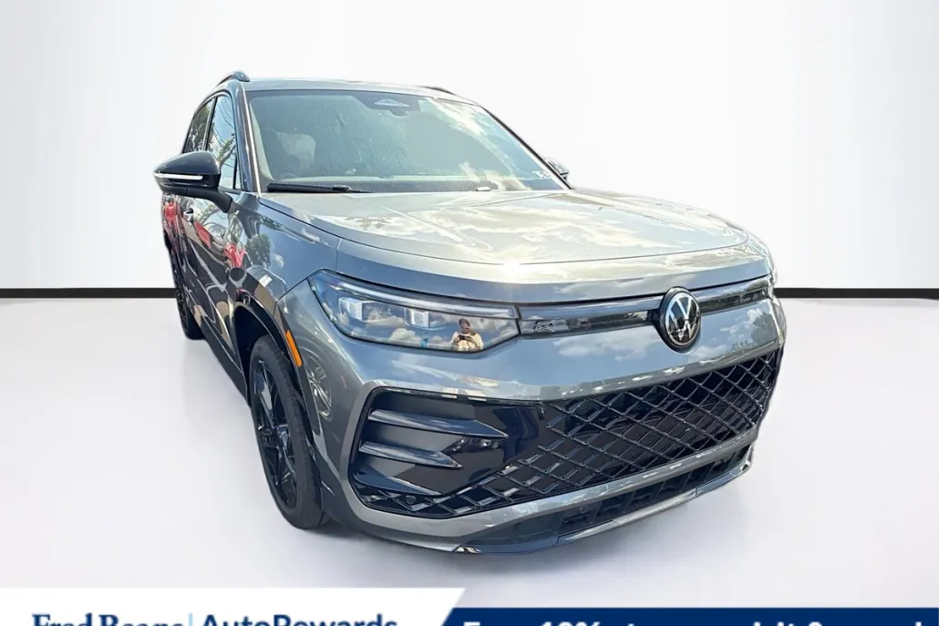 2025 Volkswagen Tiguan SE R-Line Black photo 1