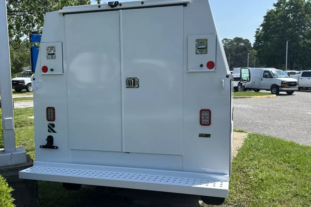 2025 Chevrolet Express Cutaway 3500 photo 1