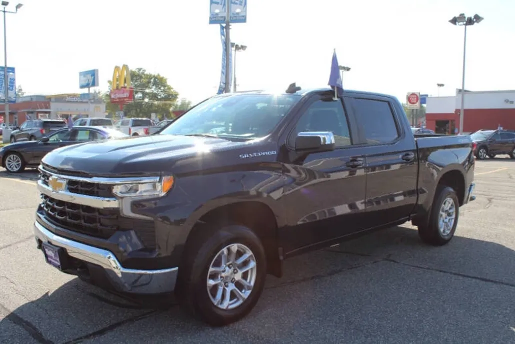 2022 Chevrolet Silverado 1500 LT photo 1
