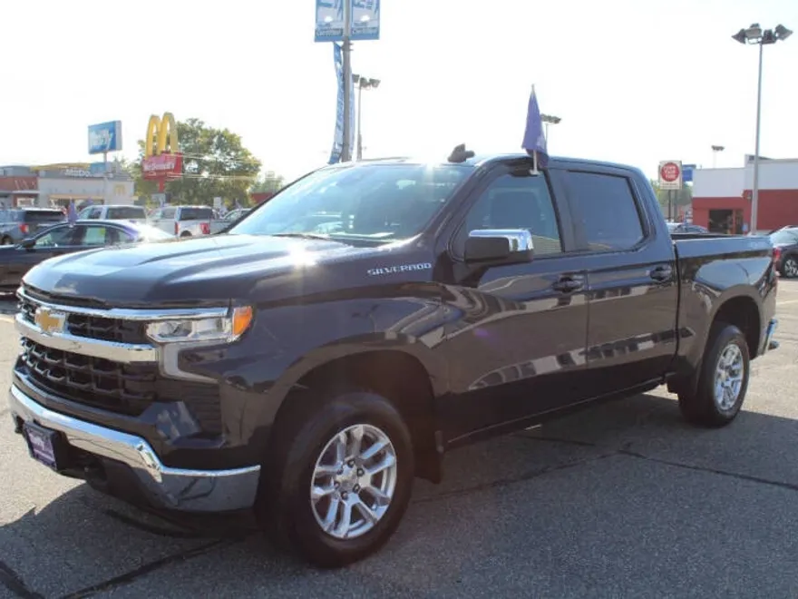 2022 Chevrolet Silverado 1500 LT photo 1