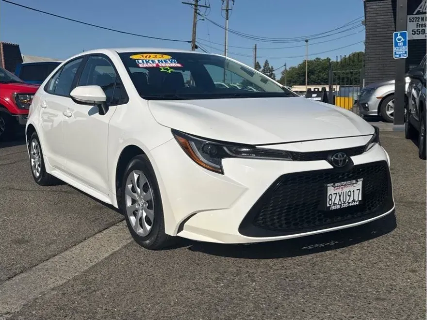 2022 Toyota Corolla LE photo 1