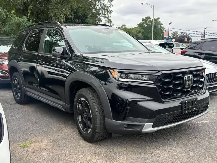 2025 Honda Pilot TrailSport photo 1