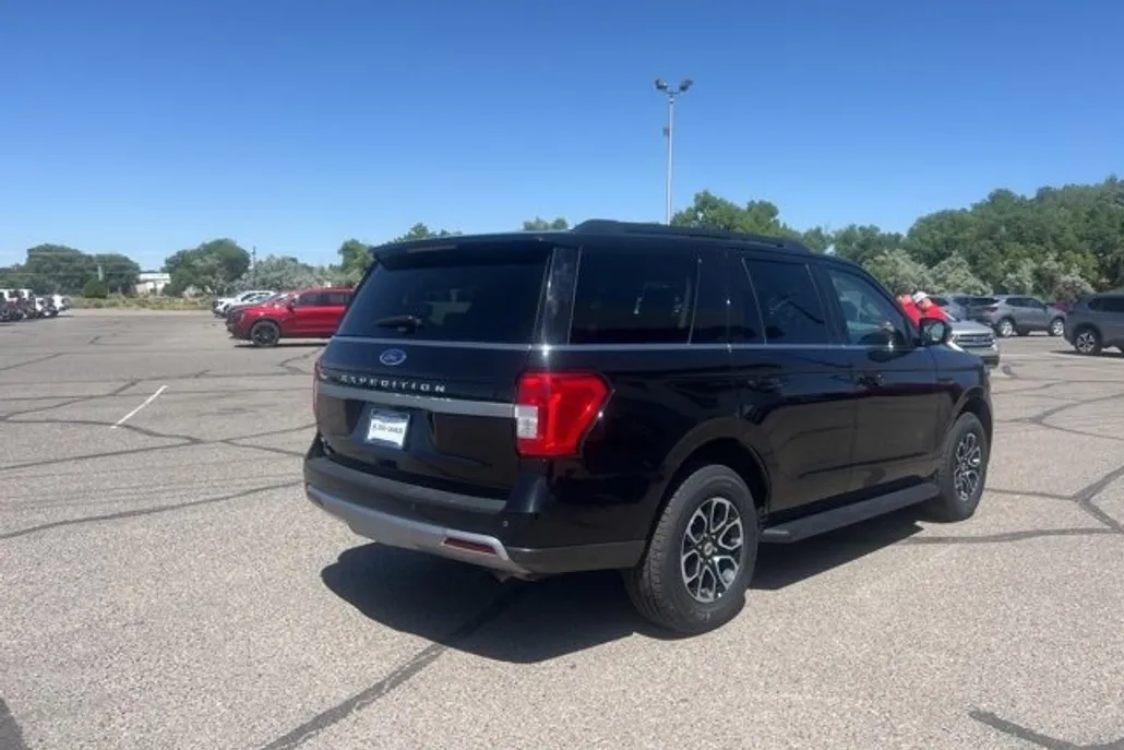 2024 Ford Expedition XLT photo 1