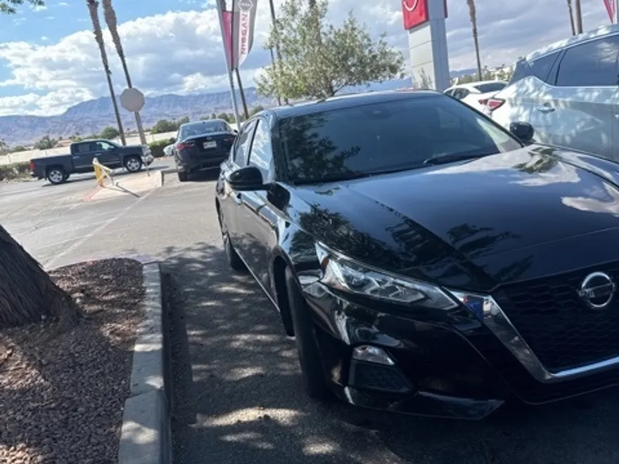 2021 Nissan Altima SV photo 1