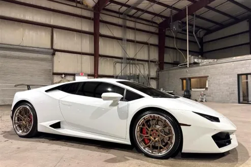 2016 Lamborghini Huracan Coupe photo 3