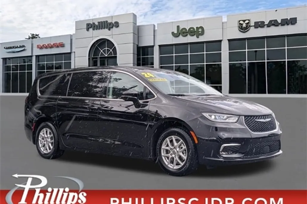 2024 Chrysler Pacifica Touring L photo 1
