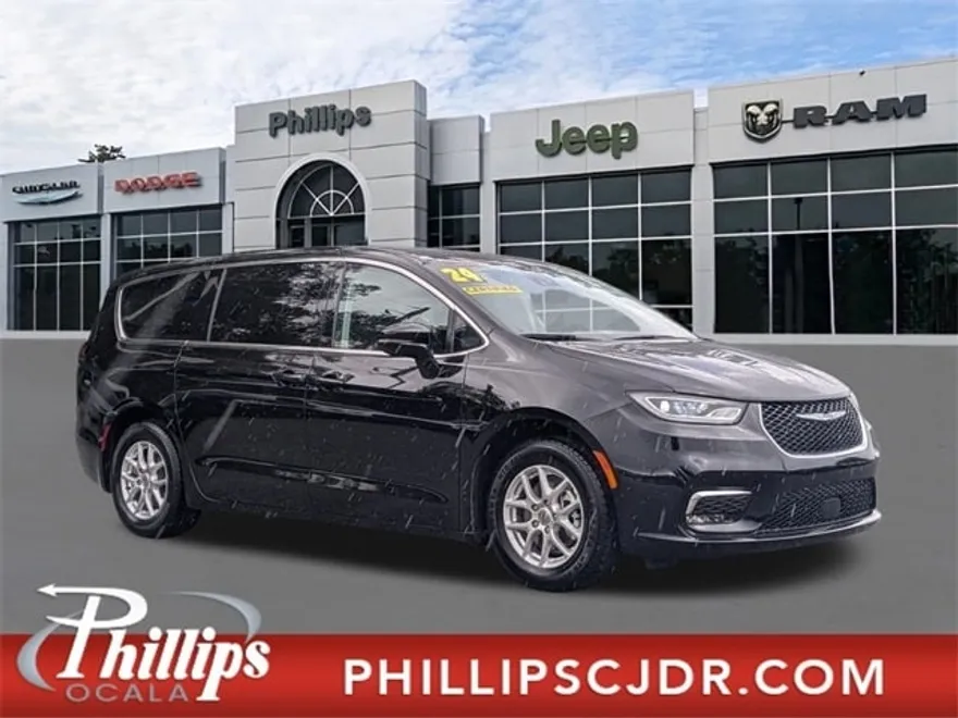 2024 Chrysler Pacifica Touring L photo 1