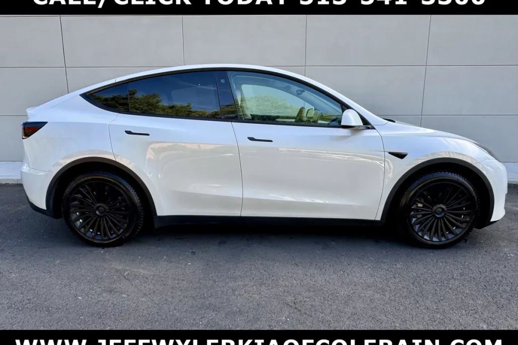 2023 Tesla Model Y Long Range photo 1