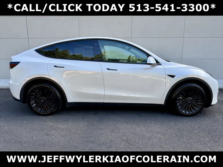 2023 Tesla Model Y Long Range photo 1