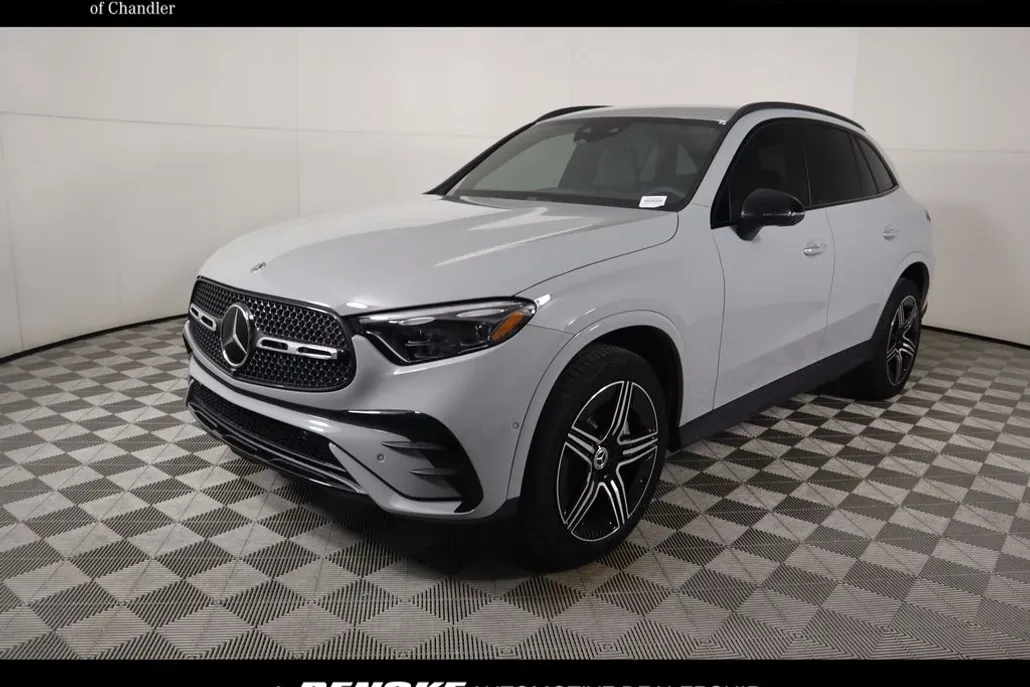 2025 Mercedes Benz GLC 300 photo 1