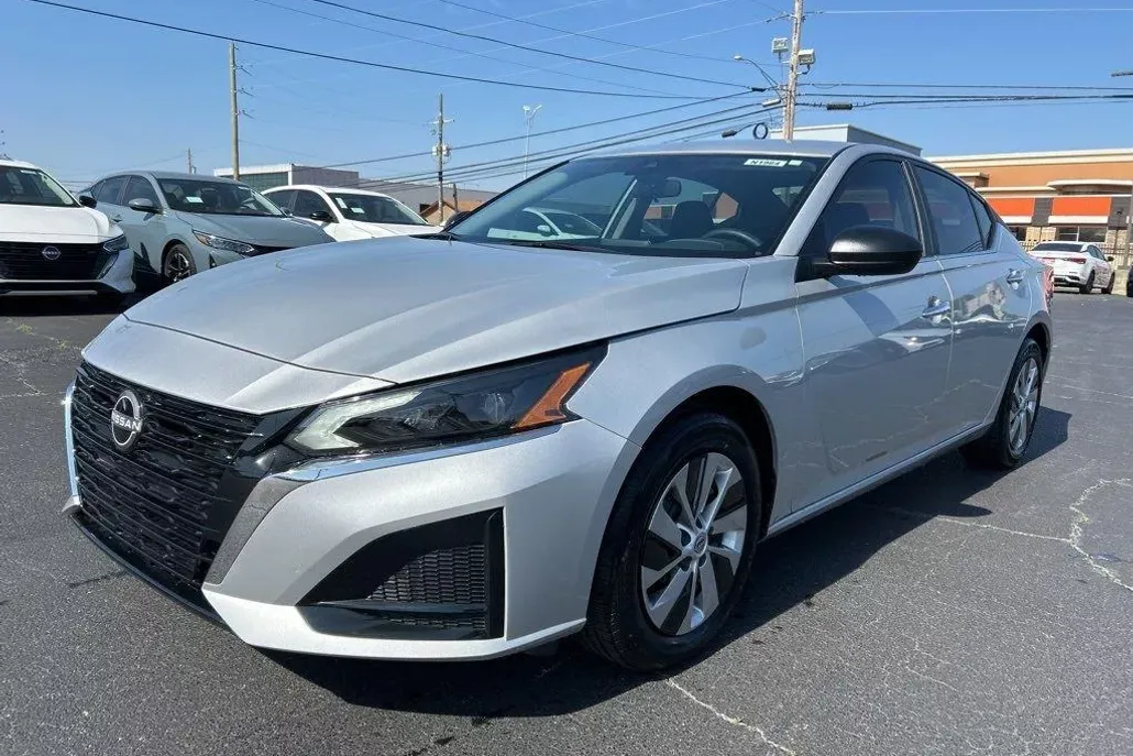2025 Nissan Altima S photo 1