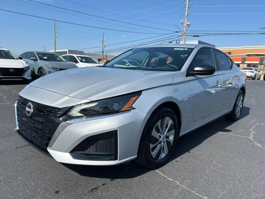 2025 Nissan Altima S photo 1