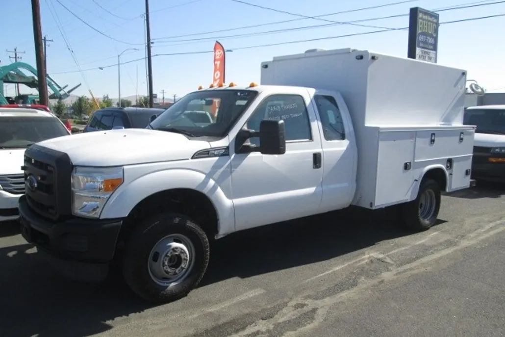 2016 Ford F-350 XLT photo 1