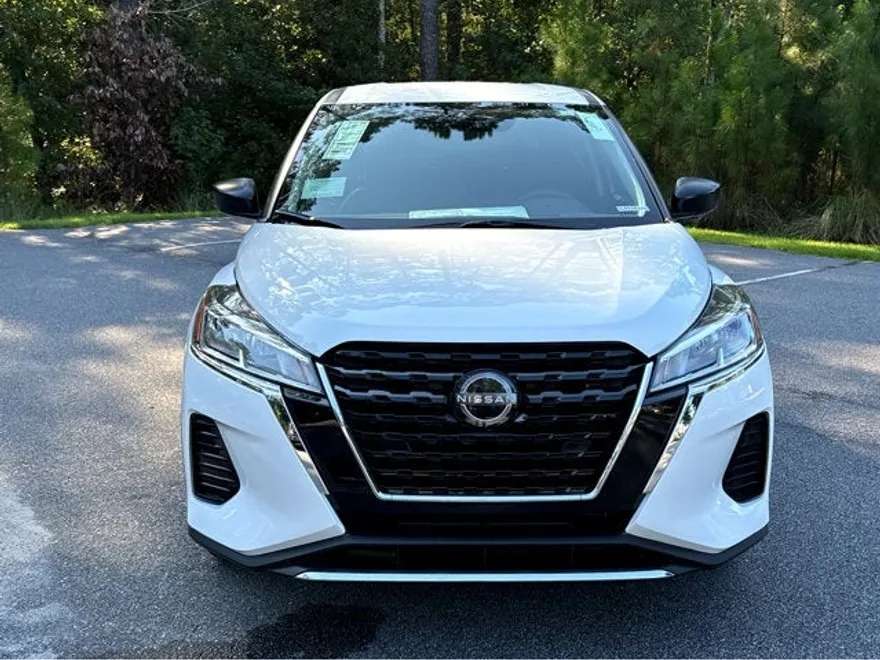 2025 Nissan Kicks Play S photo 1