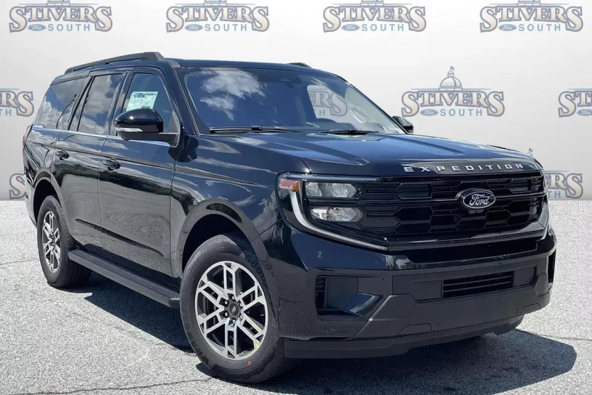 2025 Ford Expedition XLT photo 1