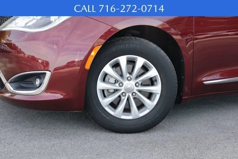 2018 Chrysler Pacifica Touring L photo 1