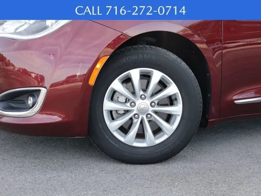 2018 Chrysler Pacifica Touring L photo 1