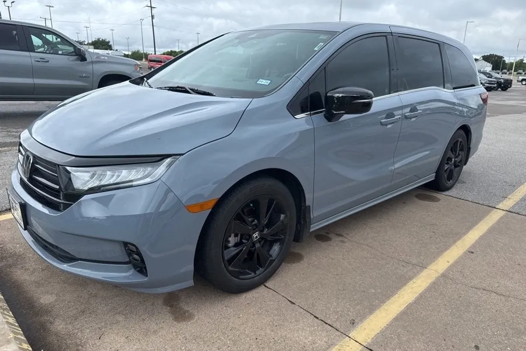 2023 Honda Odyssey Sport photo 1